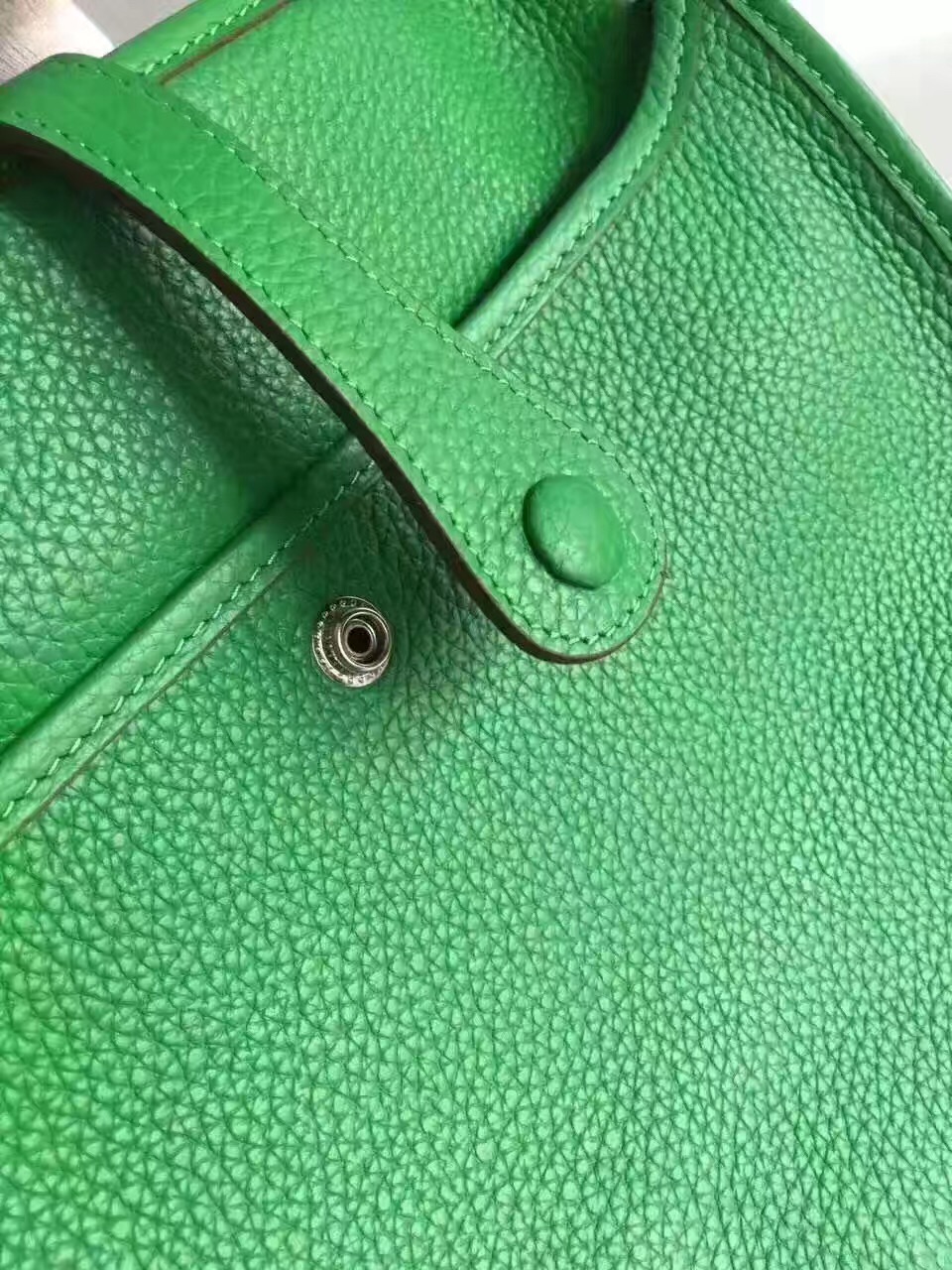 Evelyne leather crossbody bag Hermès Green in Leather - 23875274